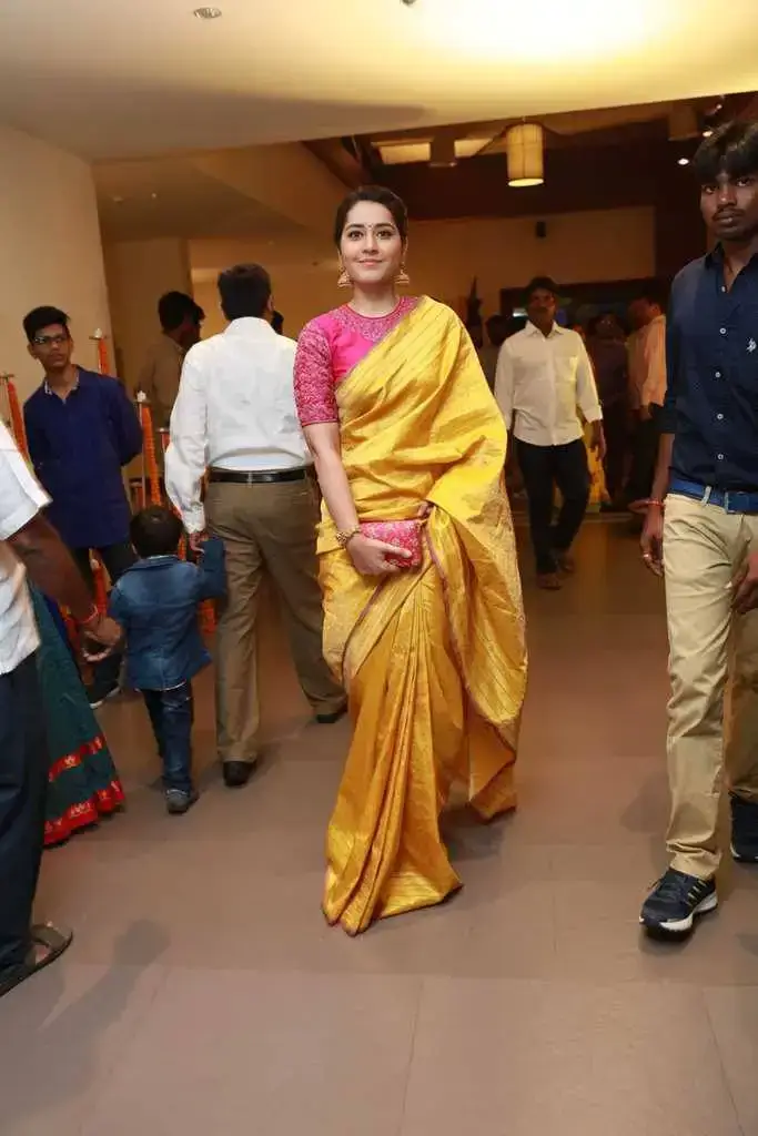 INDIAN BEAUTIFUL GIRL RASHI KHANNA PHOTOS IN TRADITIONAL YELLOW SAREE 2